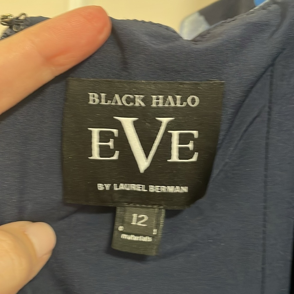 Black Halo metallic floral gown - Picture 6 of 8